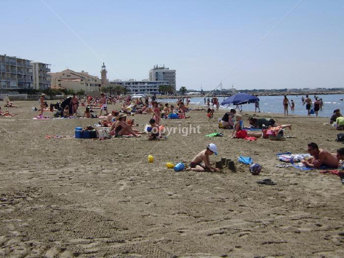 Apartament Le Tamaris Saint-Laurent-dʼAigouze Zewnętrze zdjęcie